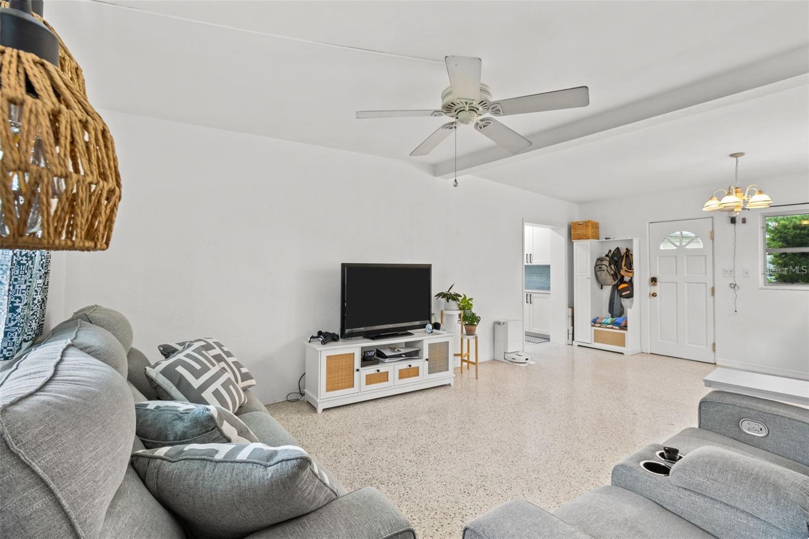 Image 4 of 17 For 11040 2nd Street E