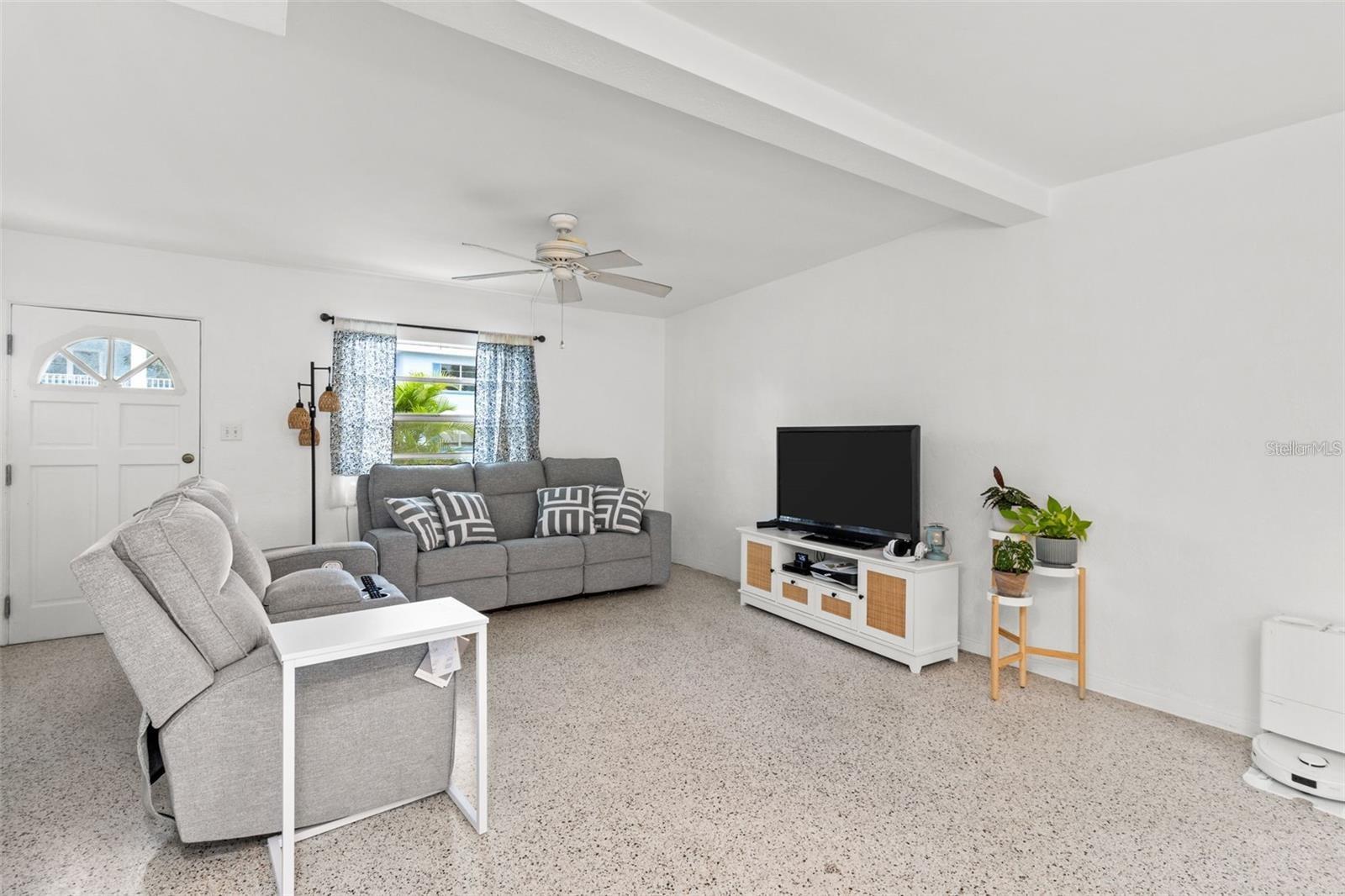 Image 5 of 17 For 11040 2nd Street E