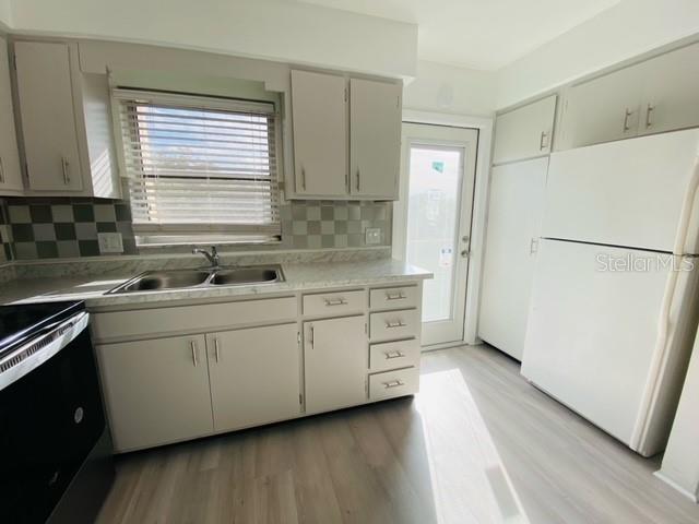 Image 7 of 22 For 4902 31 Avenue S