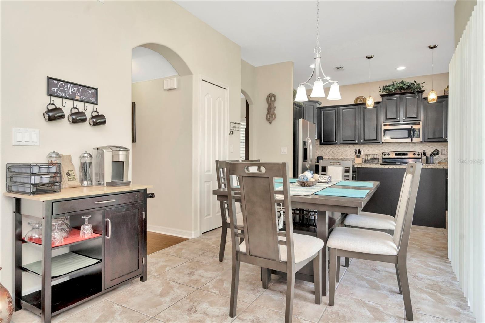 Listing photo id 11 for 3529 Lefays Point