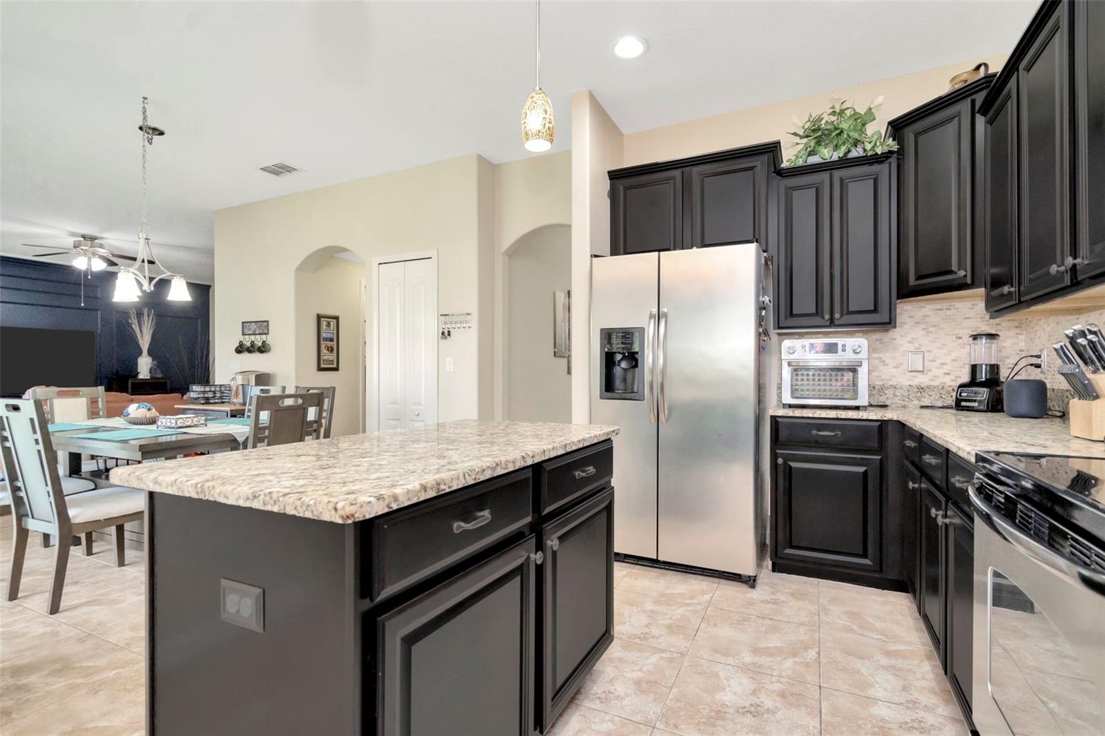 Listing photo id 13 for 3529 Lefays Point