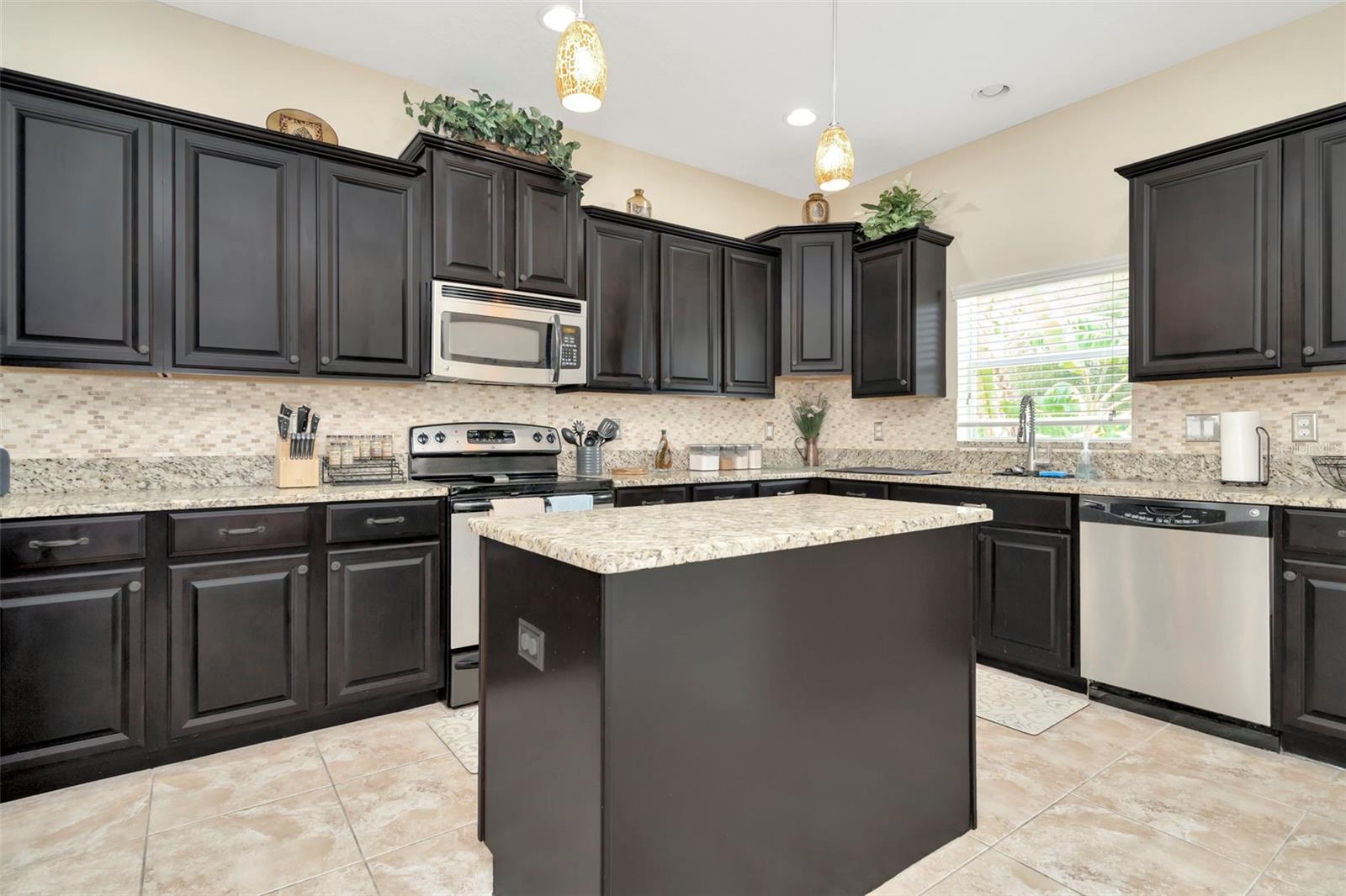 Listing photo id 14 for 3529 Lefays Point