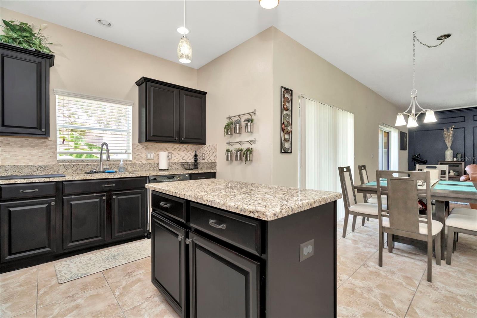 Listing photo id 17 for 3529 Lefays Point