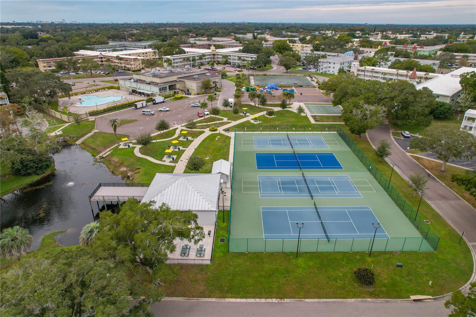 Image 22 of 39 For 2458 Columbia Drive 68