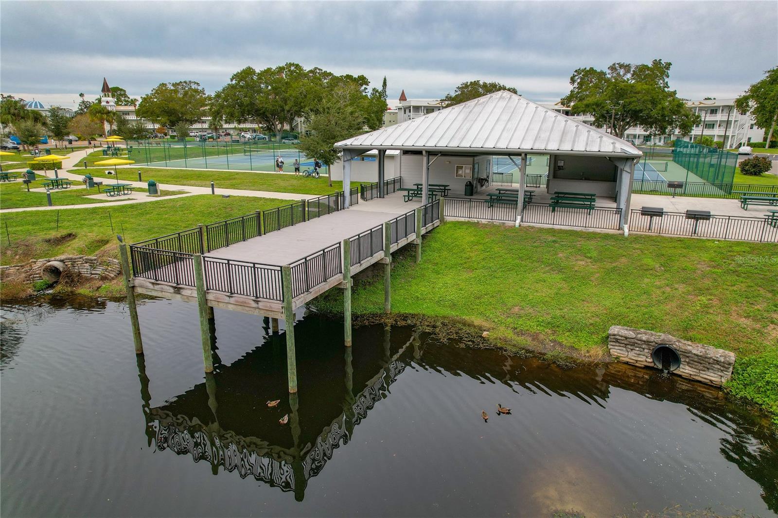 Image 25 of 39 For 2458 Columbia Drive 68