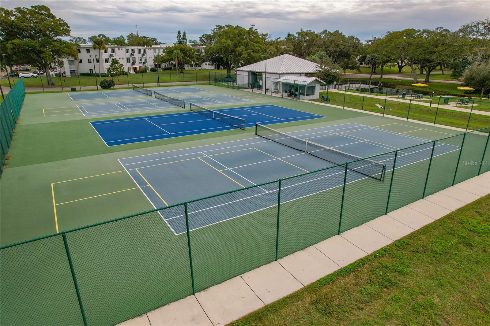 Image 30 of 39 For 2458 Columbia Drive 68