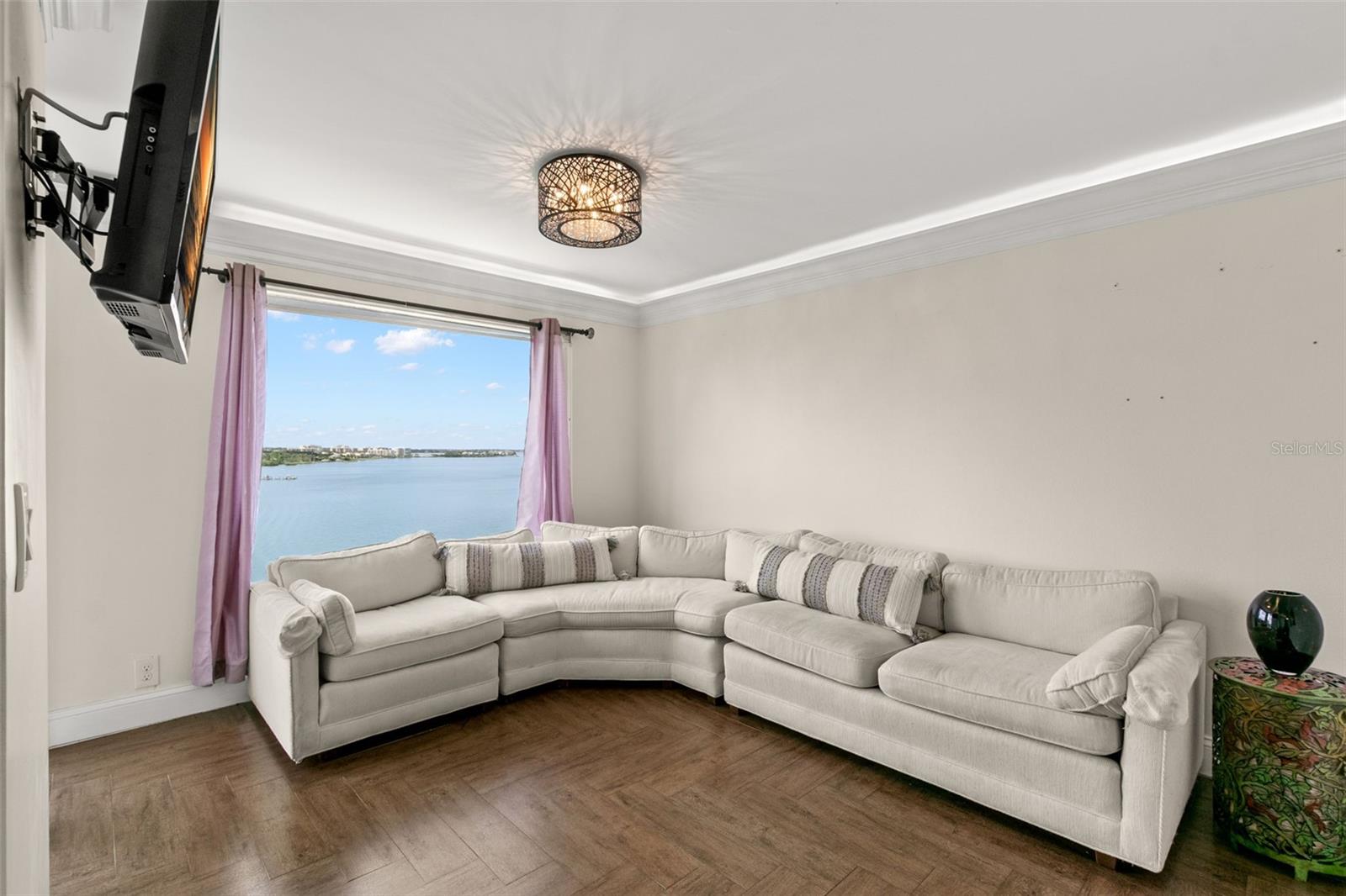 Image 13 of 40 For 100 Pierce Street 1007