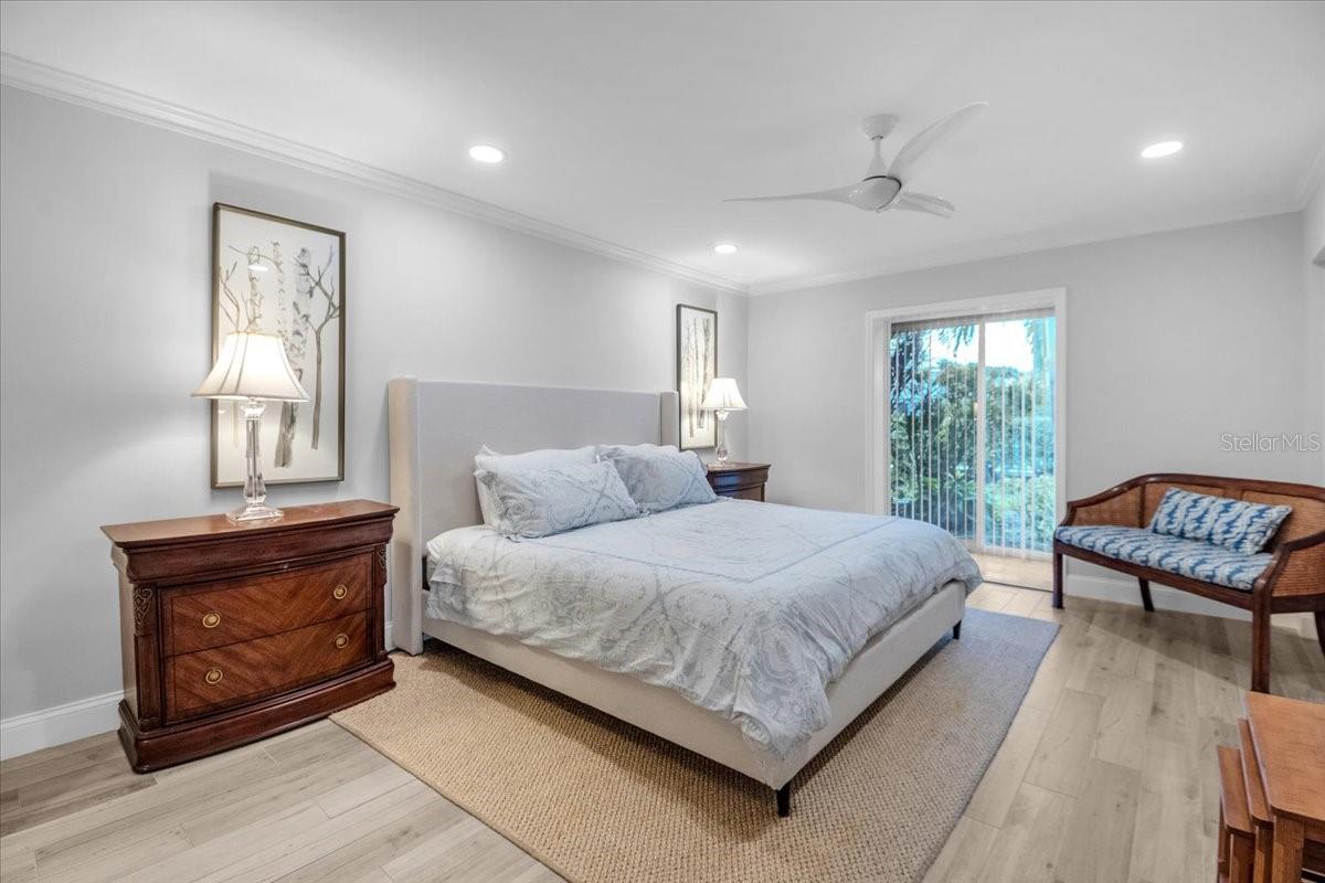 Image 24 of 42 For 5417 Chantilly  31