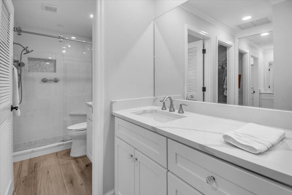 Image 26 of 42 For 5417 Chantilly  31