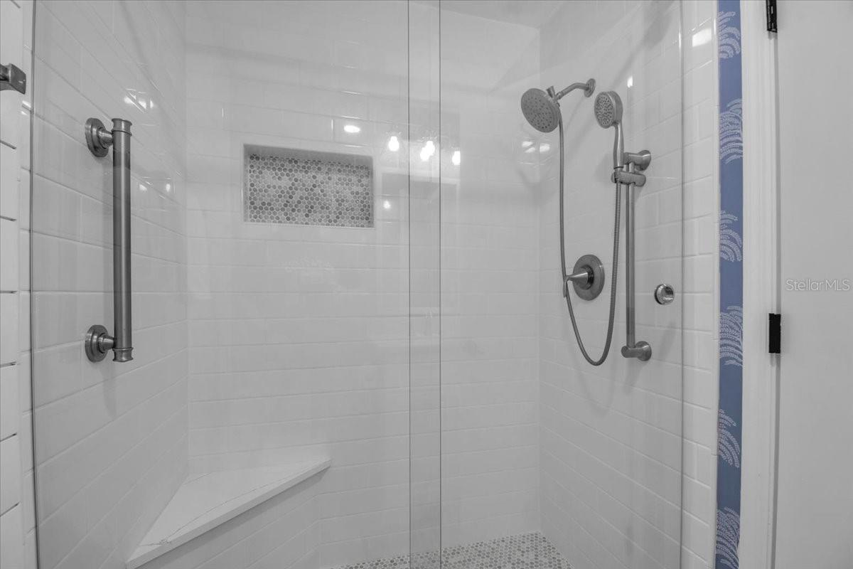 Image 32 of 42 For 5417 Chantilly  31