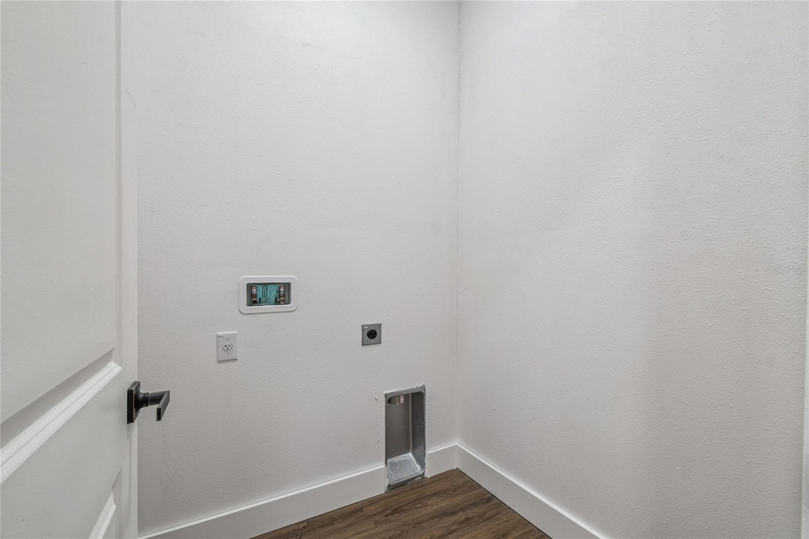 Image 16 of 40 For 310 Waterfall Drive