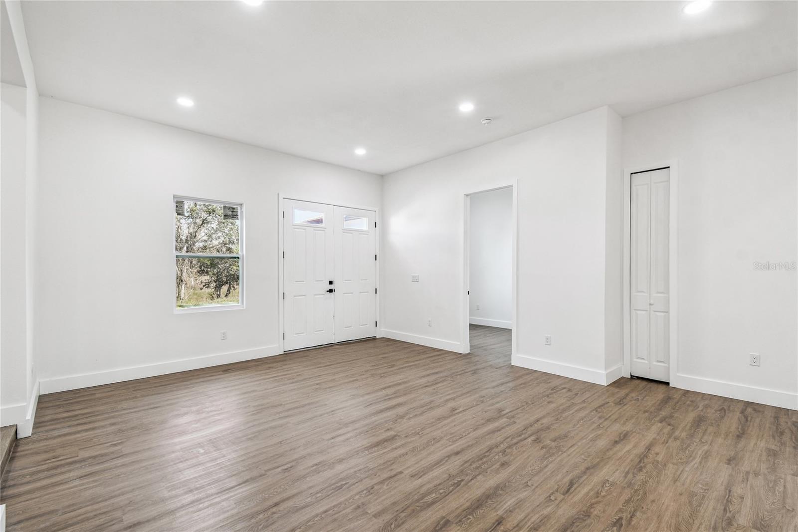 Image 21 of 40 For 310 Waterfall Drive