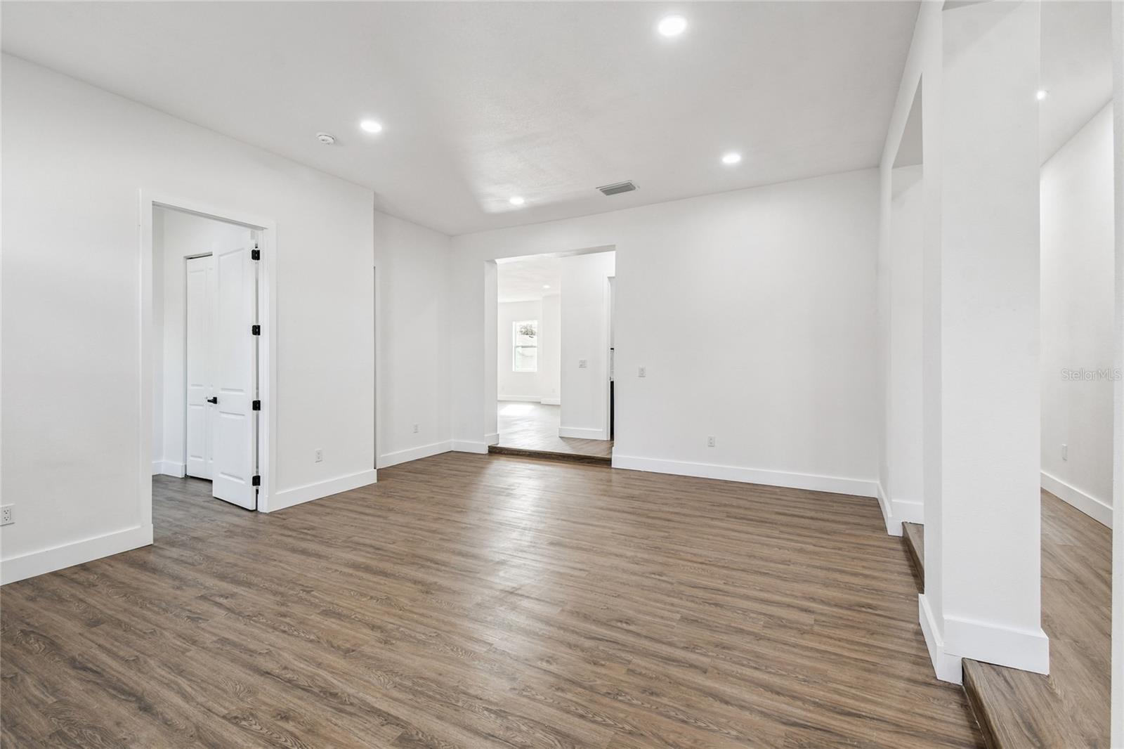 Image 22 of 40 For 310 Waterfall Drive