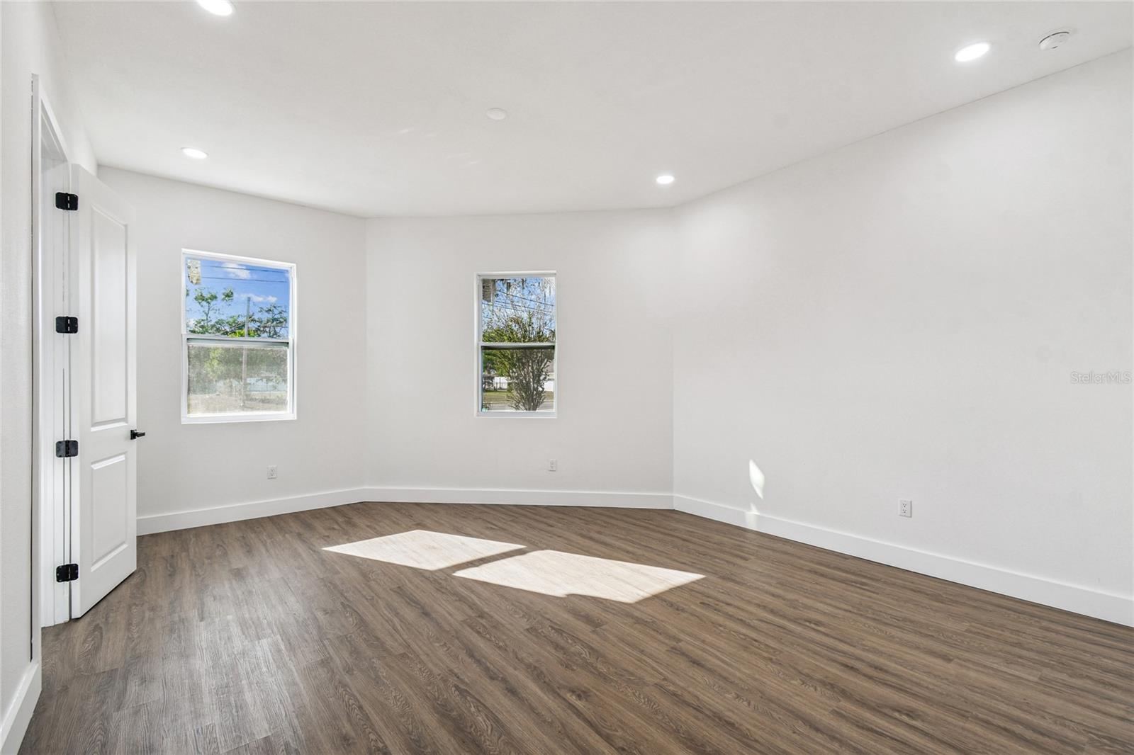 Image 25 of 40 For 310 Waterfall Drive