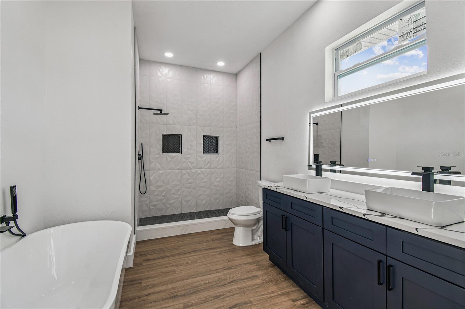 Image 27 of 40 For 310 Waterfall Drive