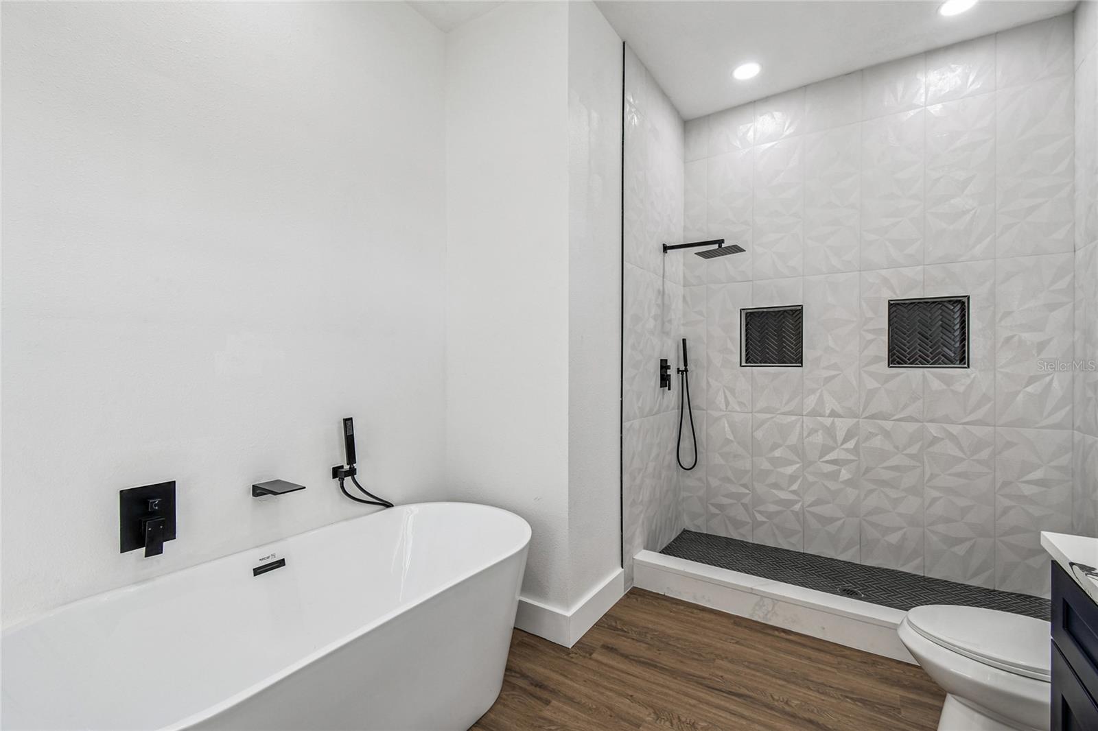 Image 29 of 40 For 310 Waterfall Drive