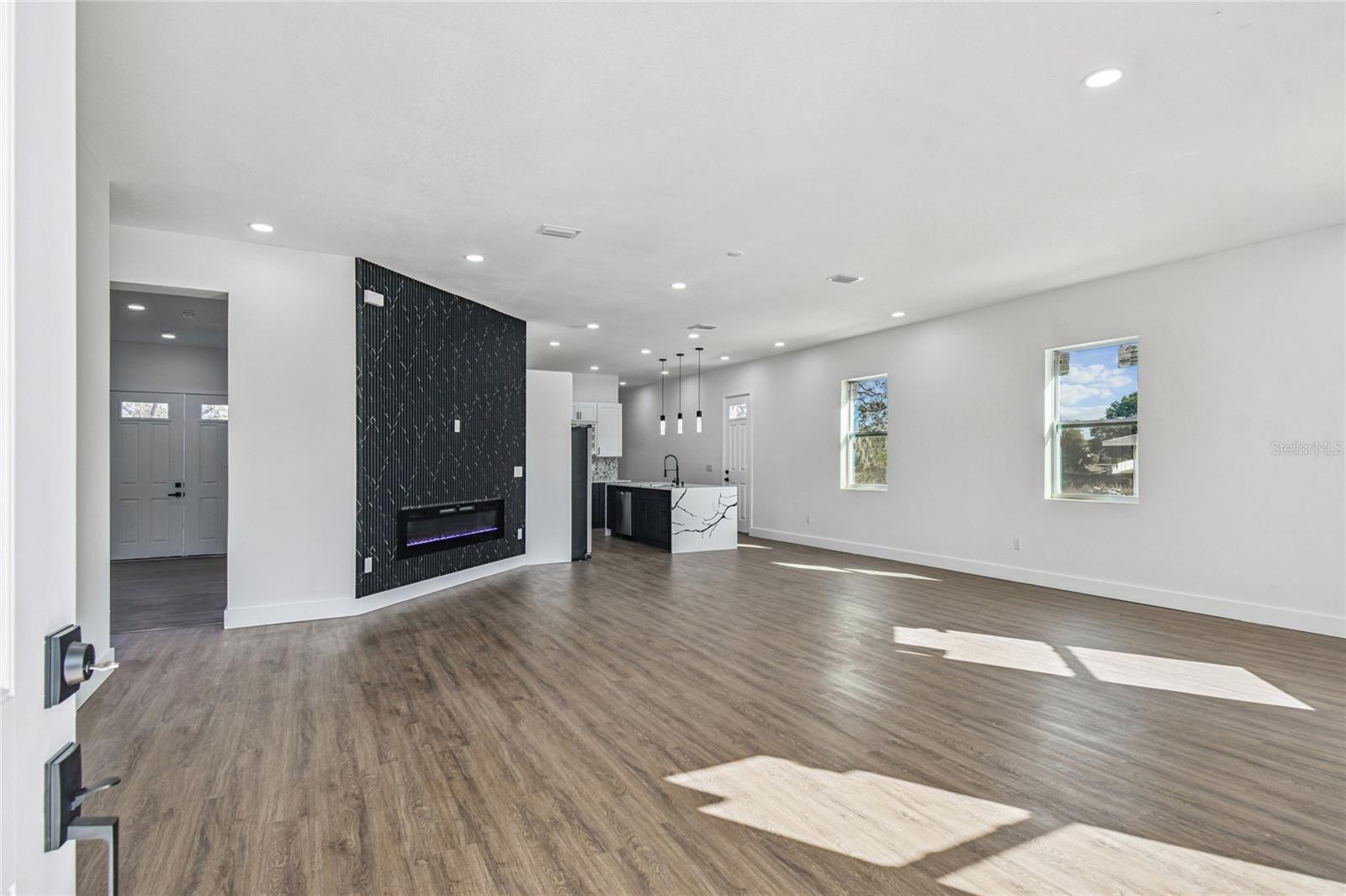 Image 5 of 40 For 310 Waterfall Drive