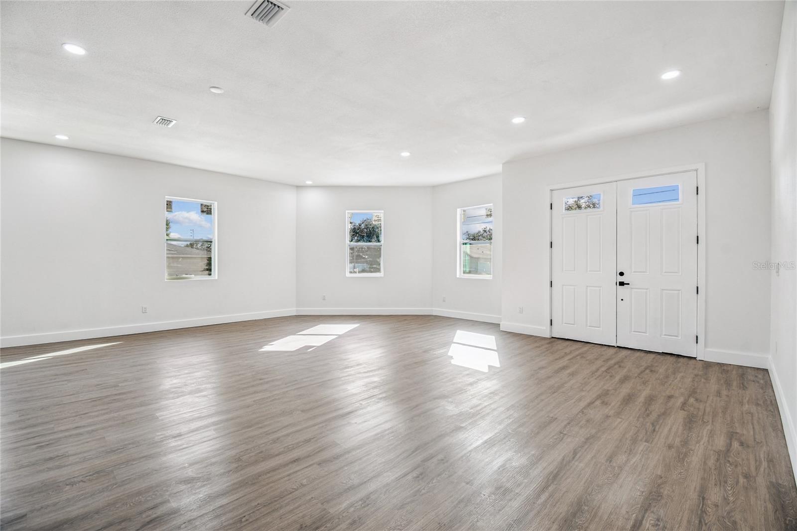 Image 6 of 40 For 310 Waterfall Drive