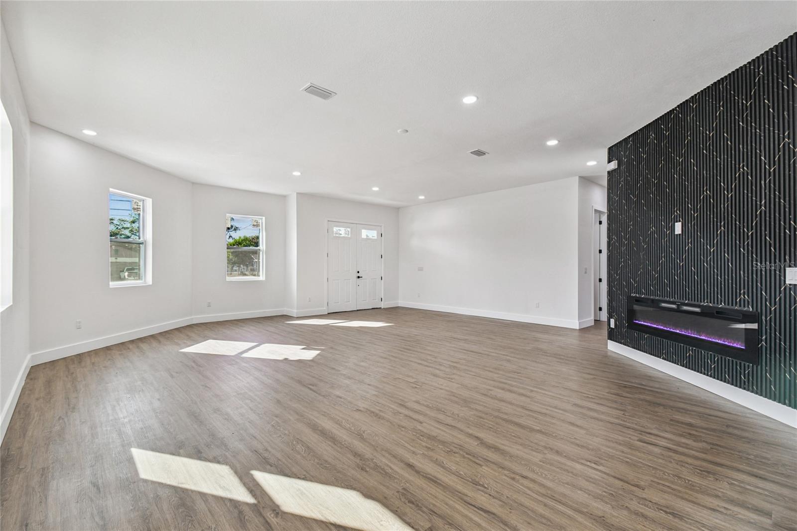 Image 7 of 40 For 310 Waterfall Drive