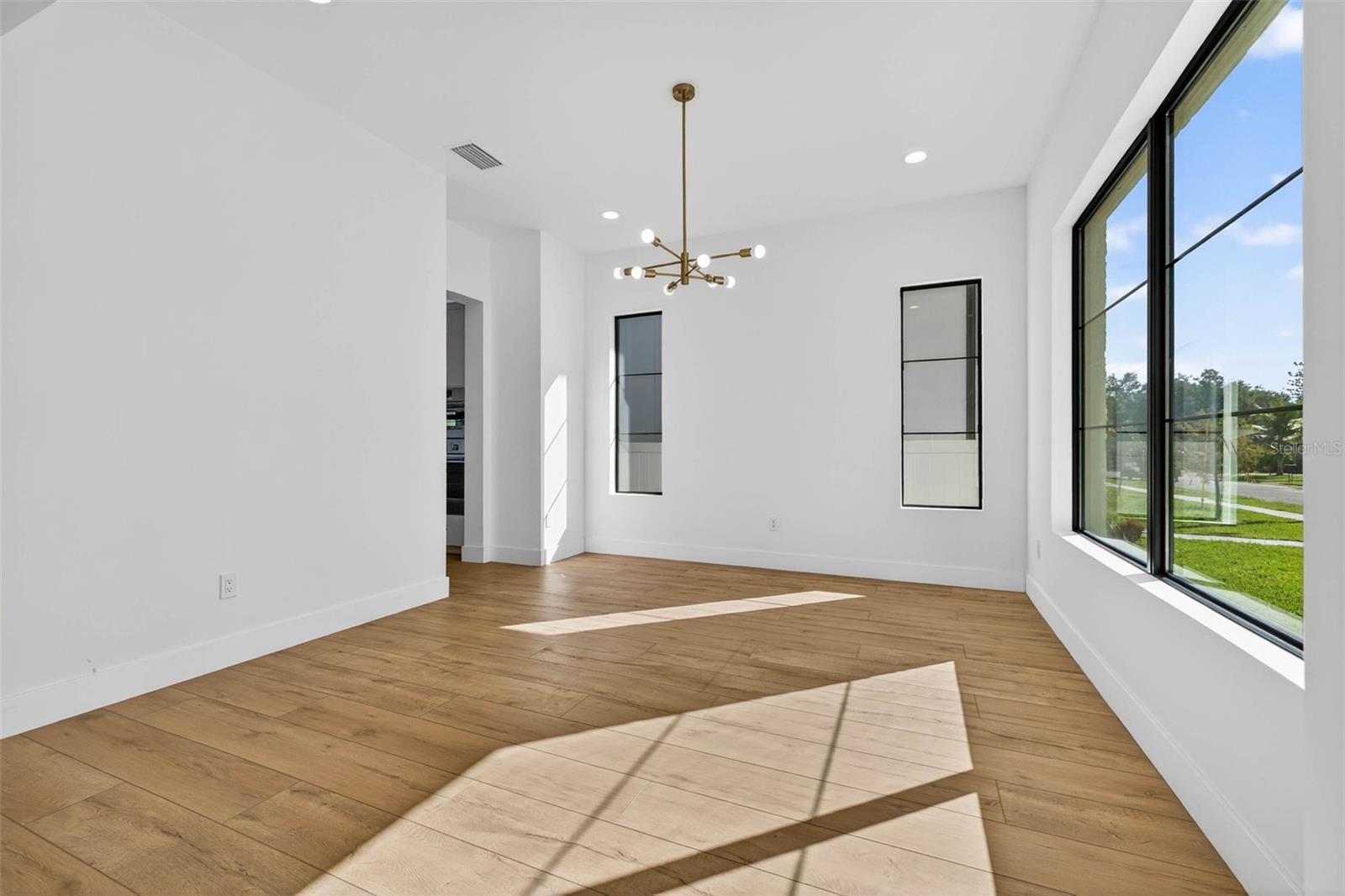 Image 16 of 35 For 4555 26th Avenue S