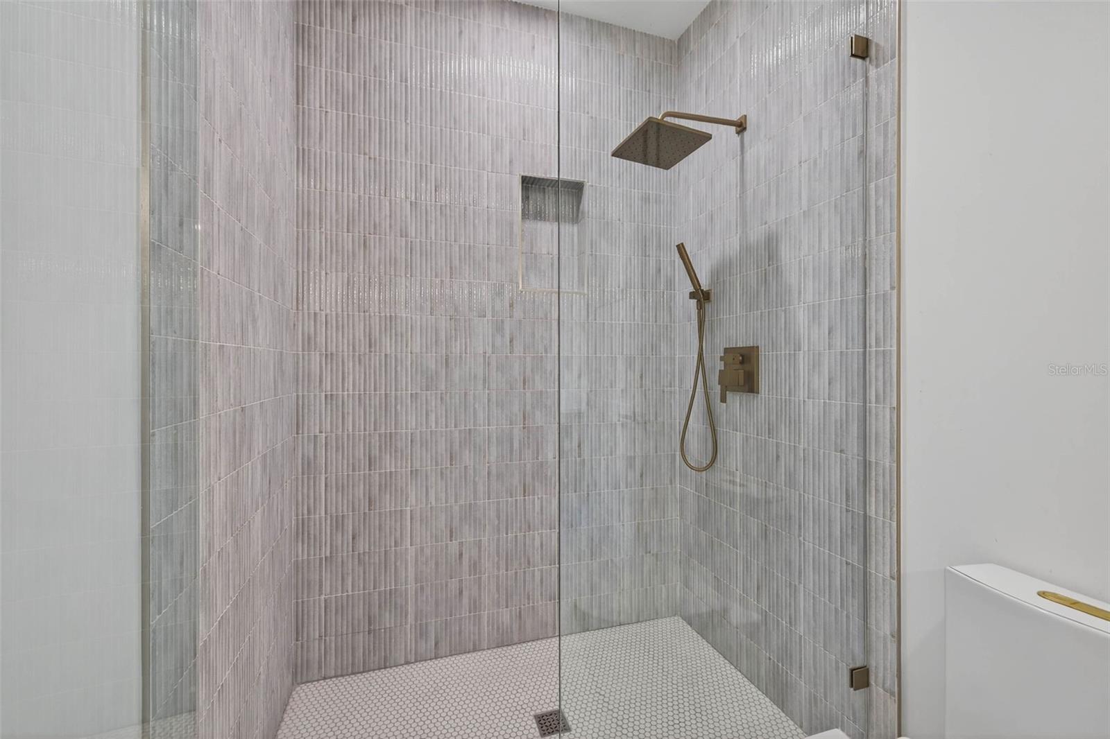 Image 22 of 35 For 4555 26th Avenue S