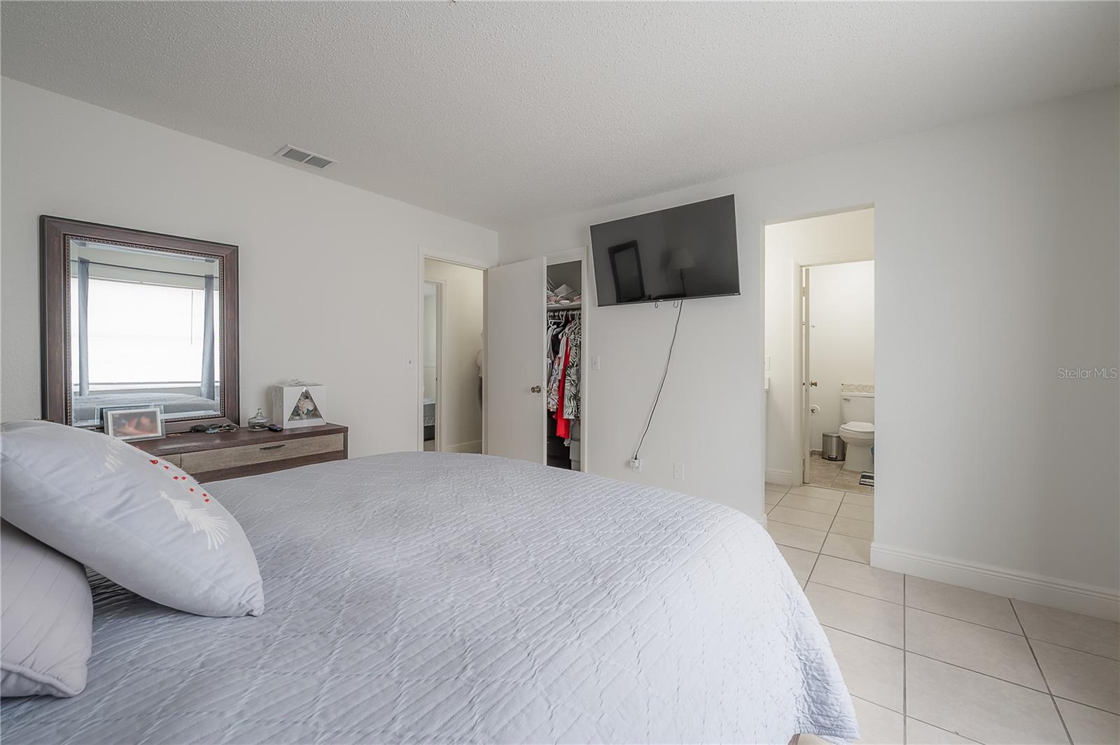 Image 17 of 27 For 7210 Manhattan Avenue 2324