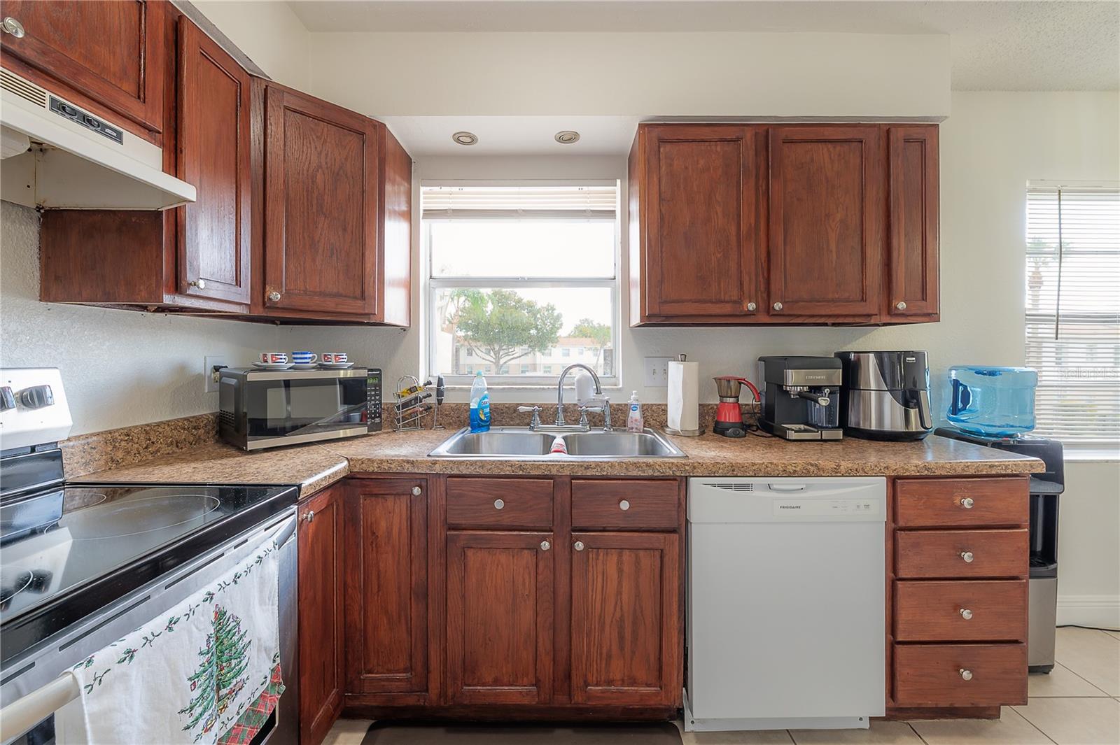 Image 8 of 27 For 7210 Manhattan Avenue 2324