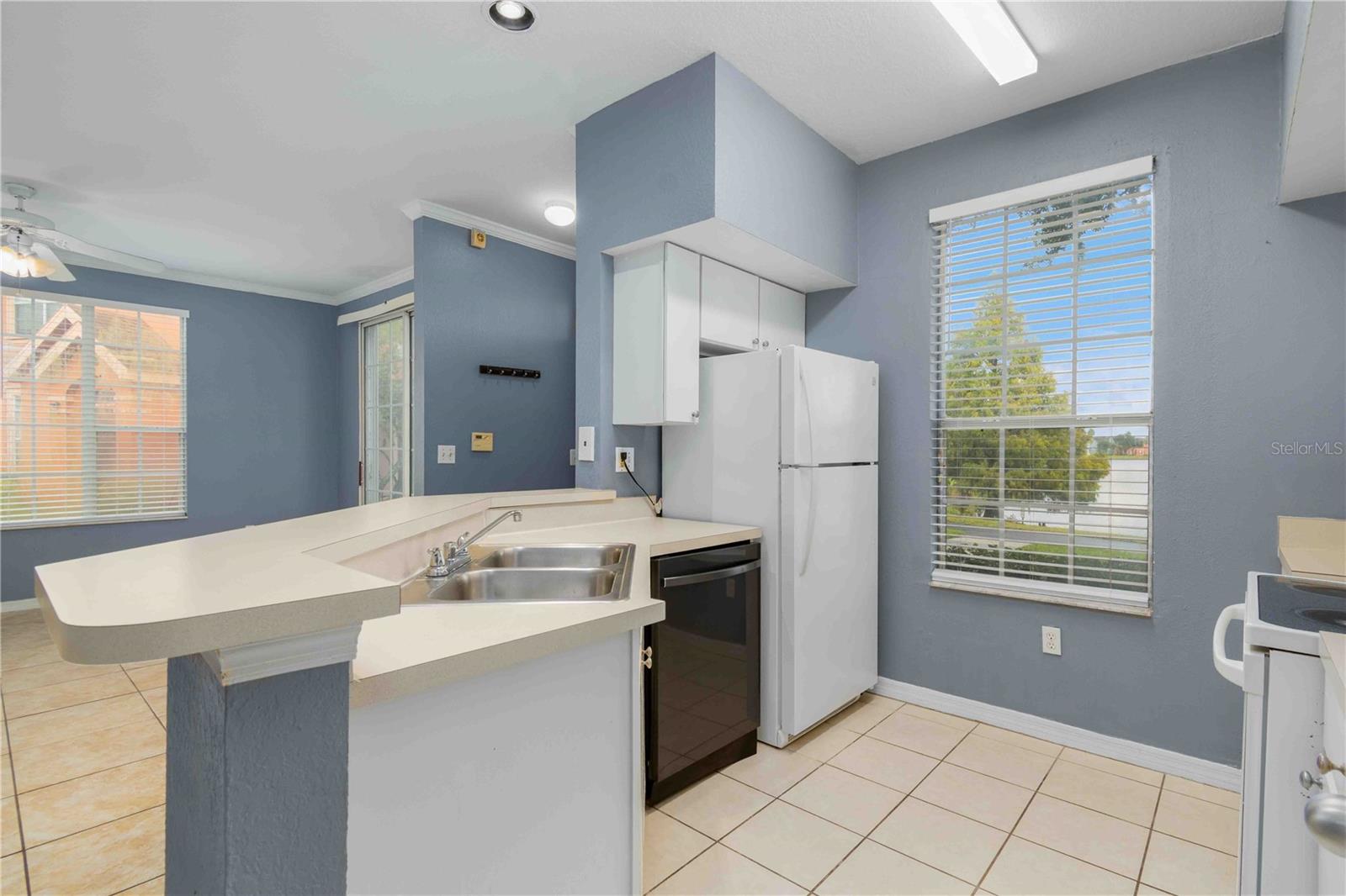 Image 13 of 52 For 9262 Lake Chase Island Way