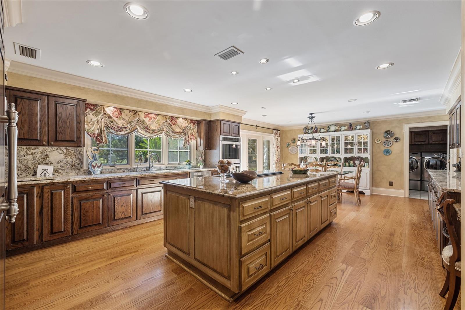 Image 18 of 74 For 16607 Avila Boulevard