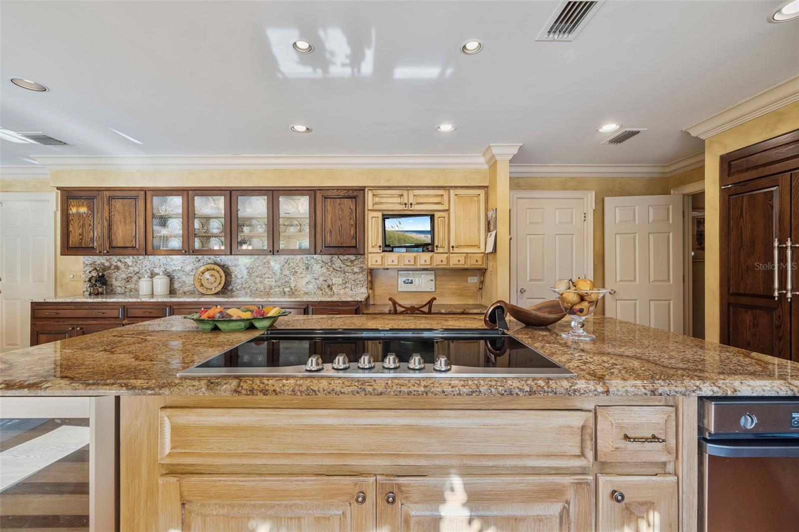 Image 19 of 74 For 16607 Avila Boulevard