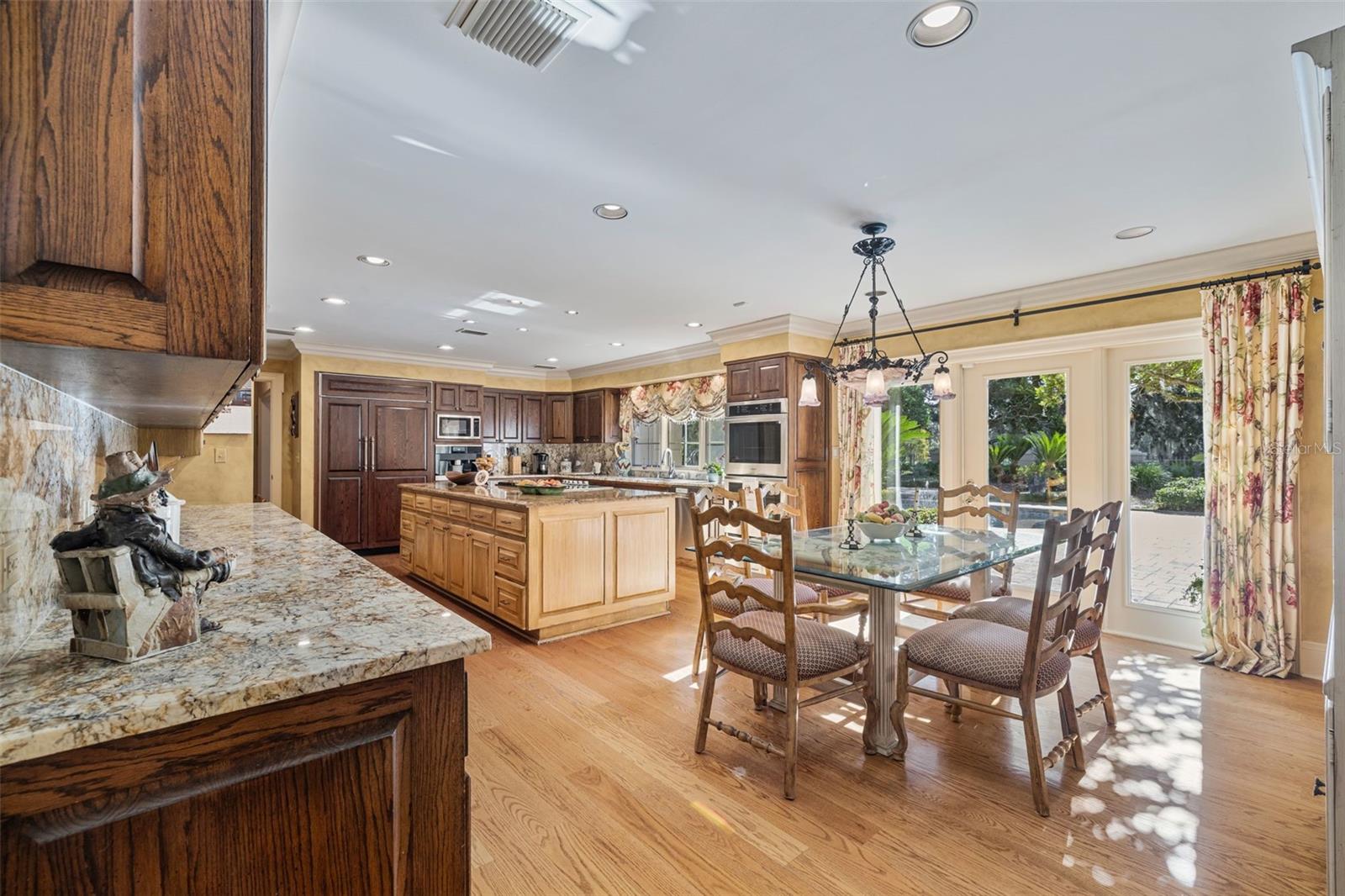 Image 21 of 74 For 16607 Avila Boulevard