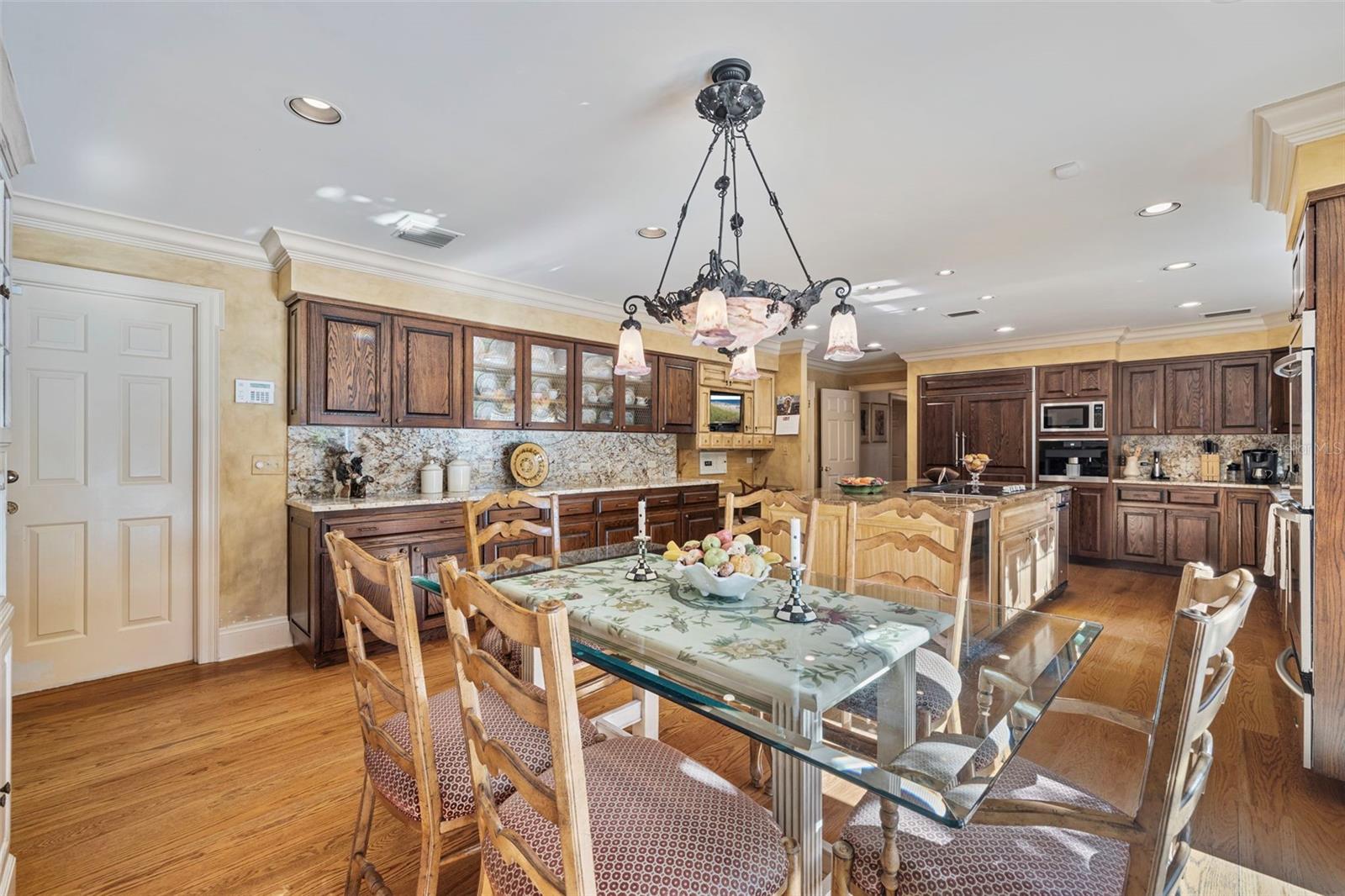 Image 22 of 74 For 16607 Avila Boulevard