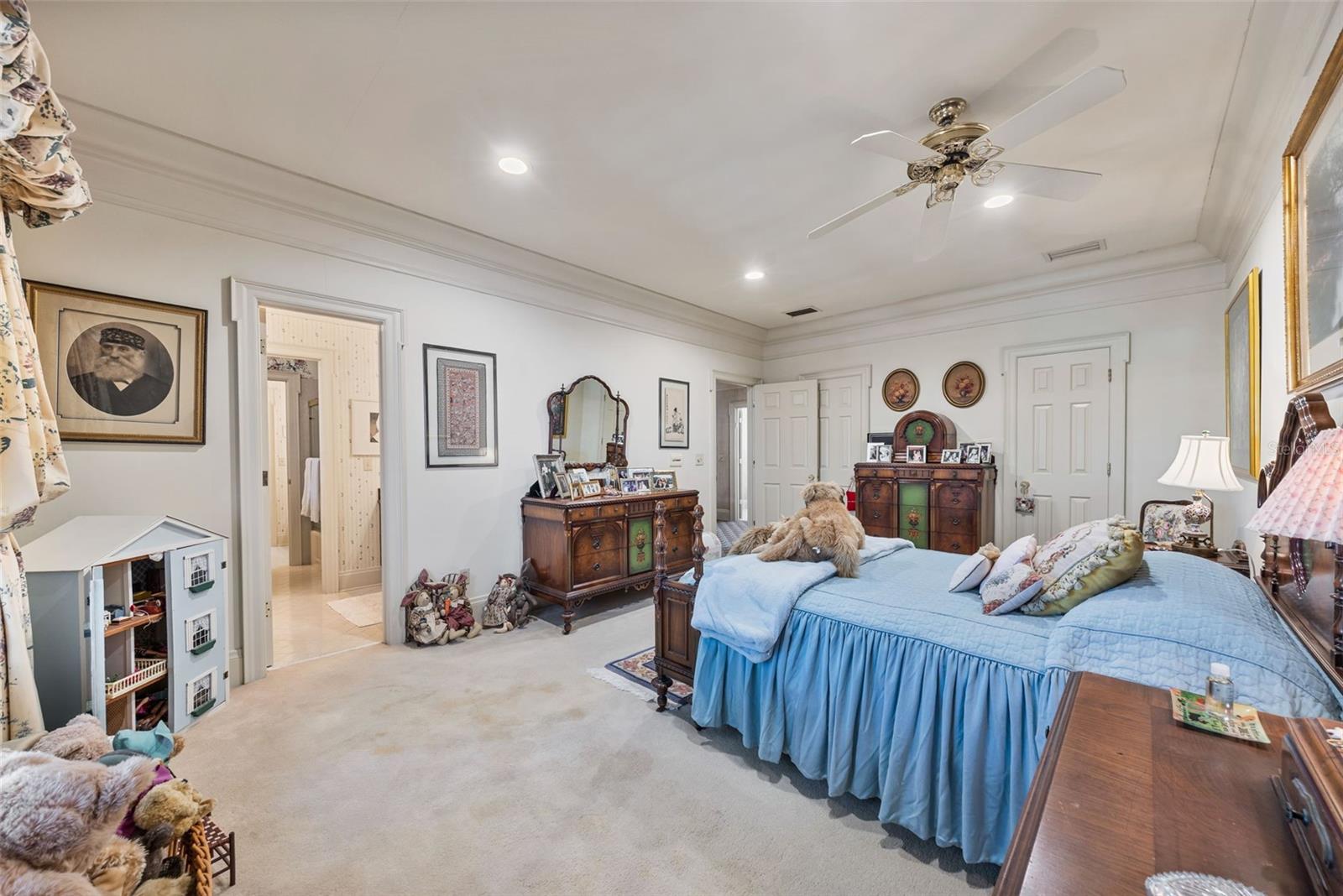 Image 29 of 74 For 16607 Avila Boulevard