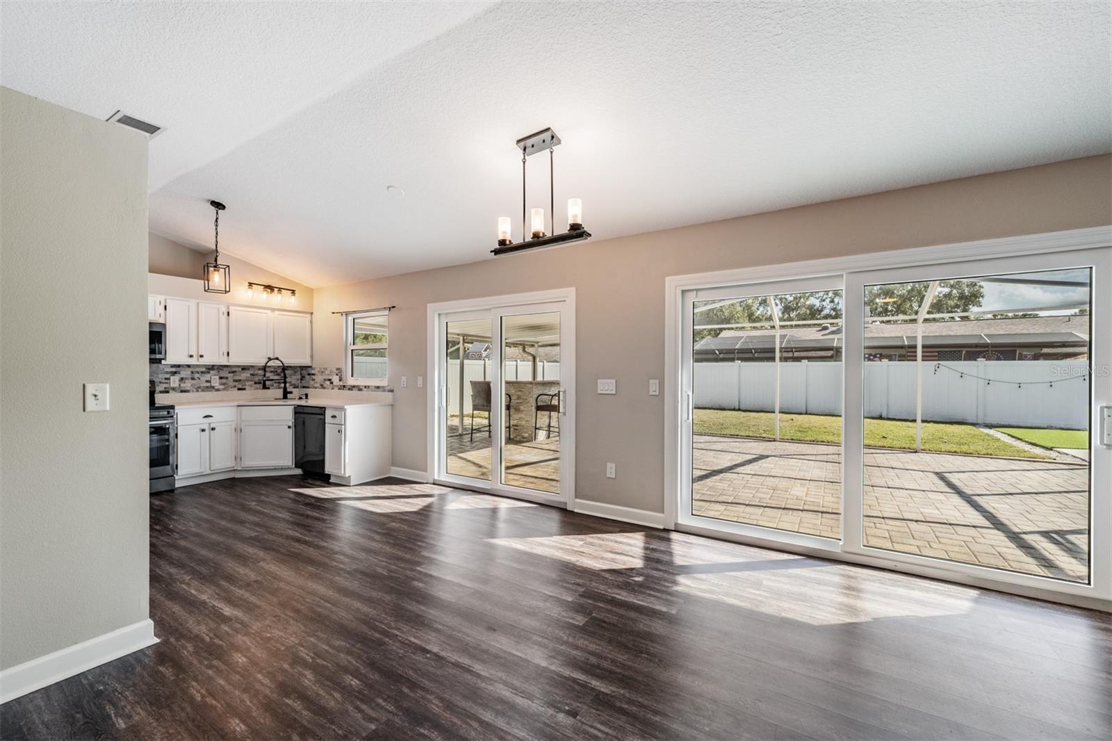 Image 5 of 21 For 714 Satinleaf Avenue