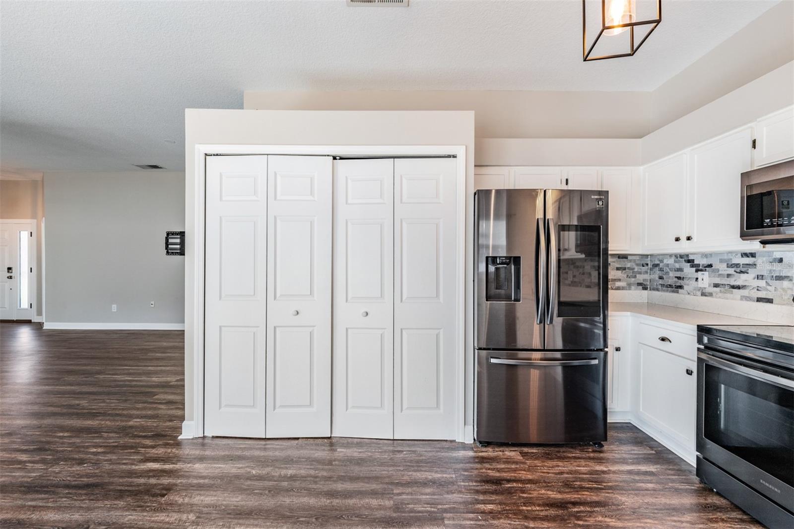 Image 6 of 21 For 714 Satinleaf Avenue