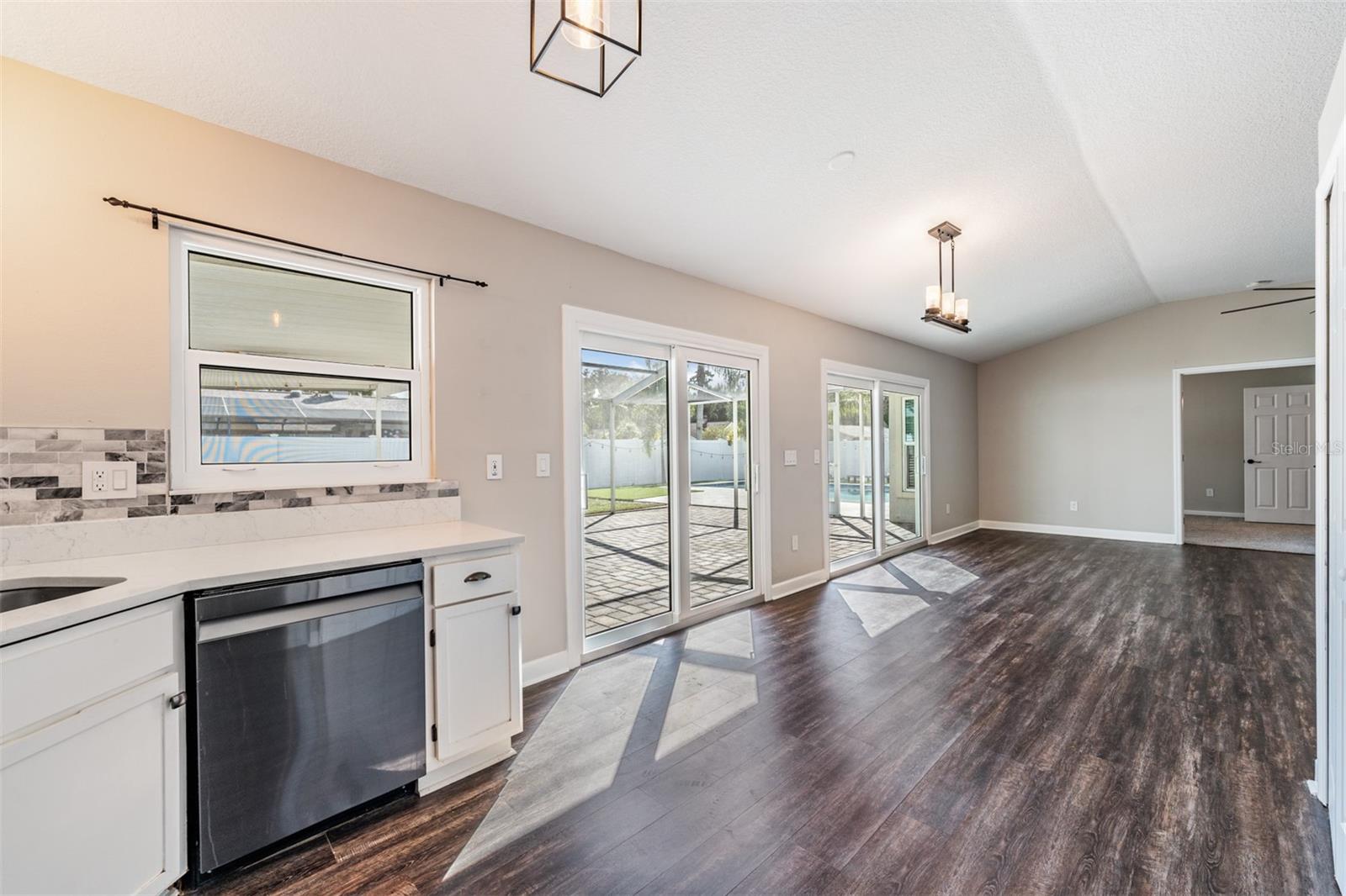 Image 8 of 21 For 714 Satinleaf Avenue