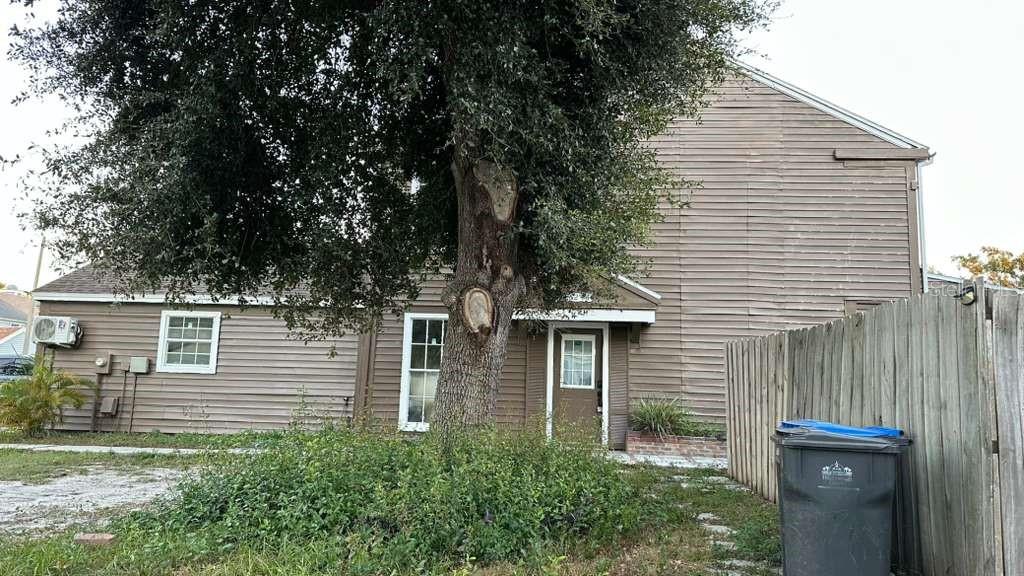 Image 17 of 21 For 6246 Oak Cluster Circle