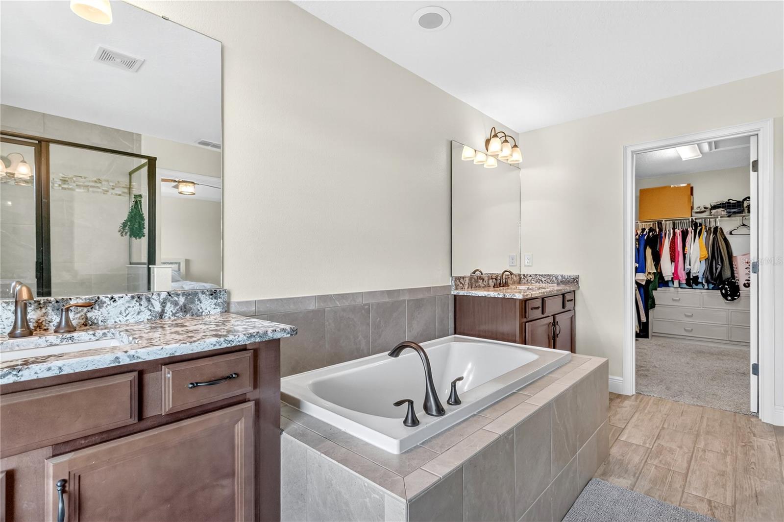 Image 16 of 38 For 9009 Palm Key Avenue