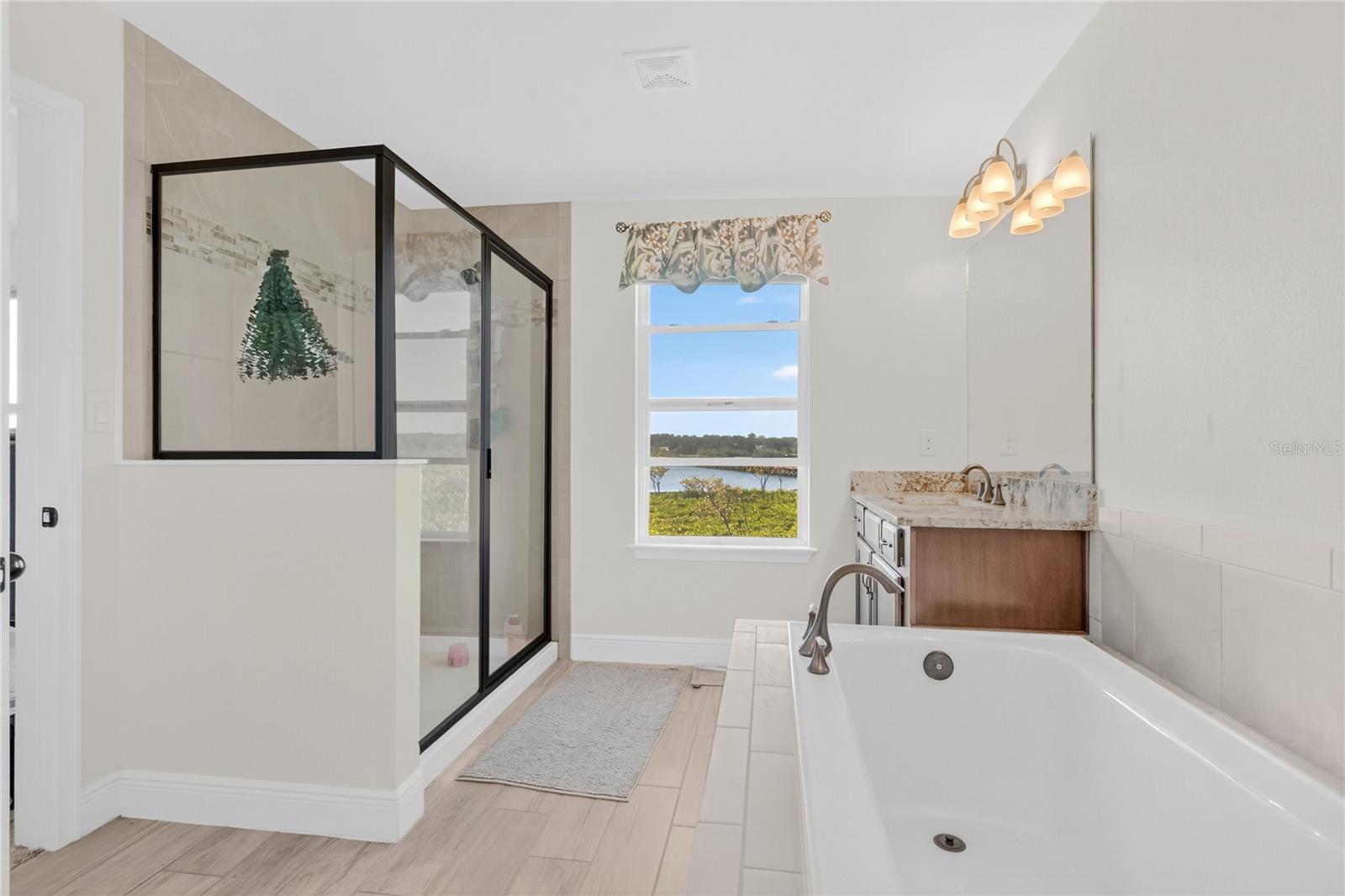 Image 17 of 38 For 9009 Palm Key Avenue