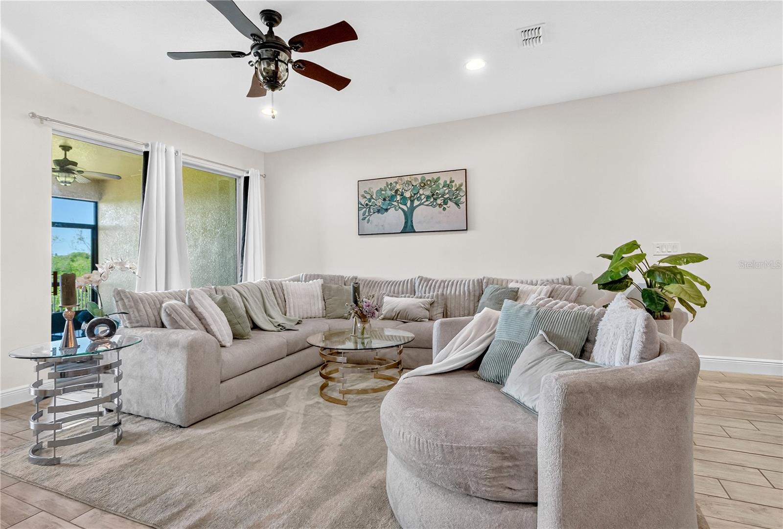 Image 6 of 38 For 9009 Palm Key Avenue