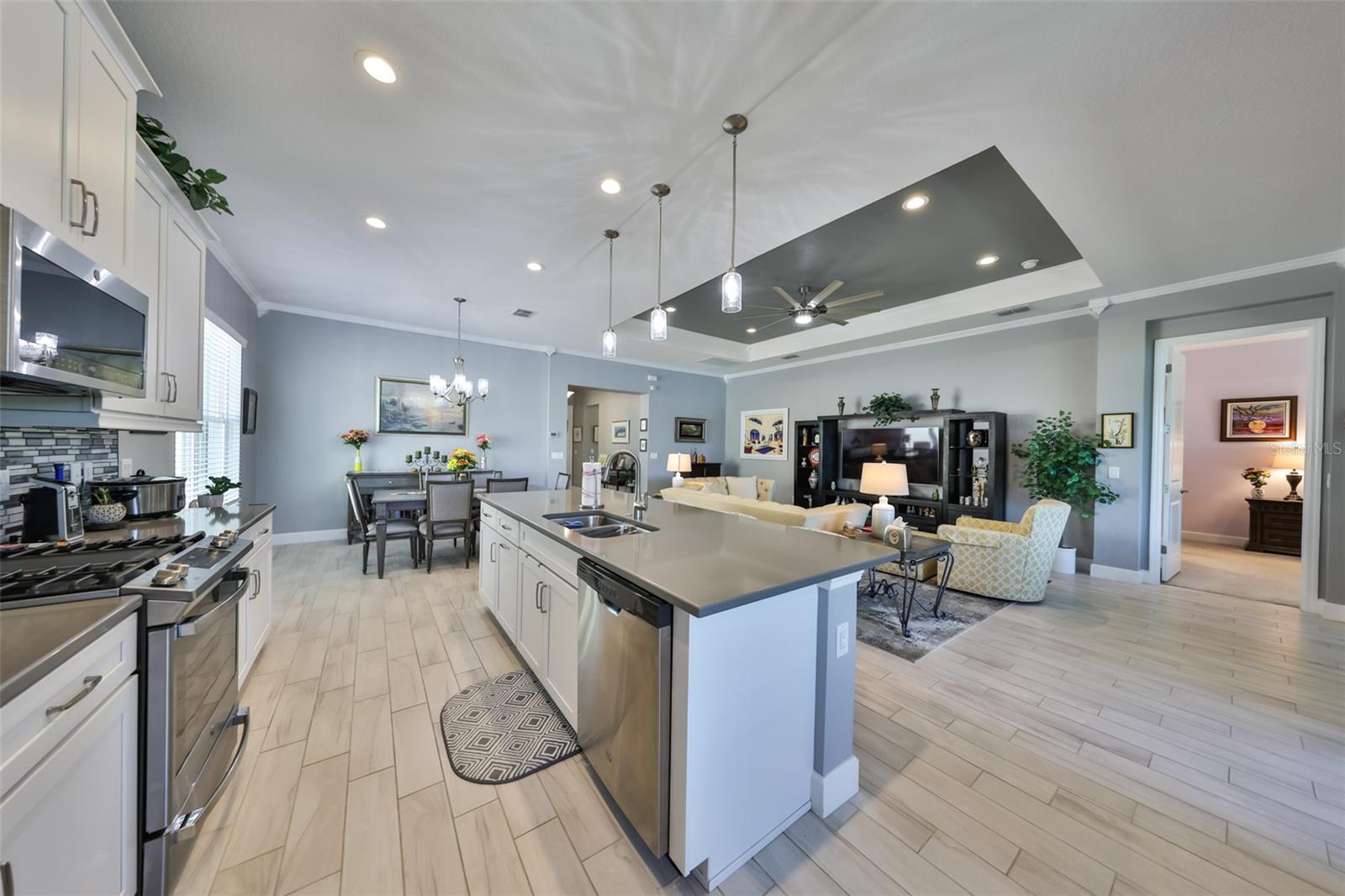 Image 7 of 44 For 15527 Corona Del Mar Drive