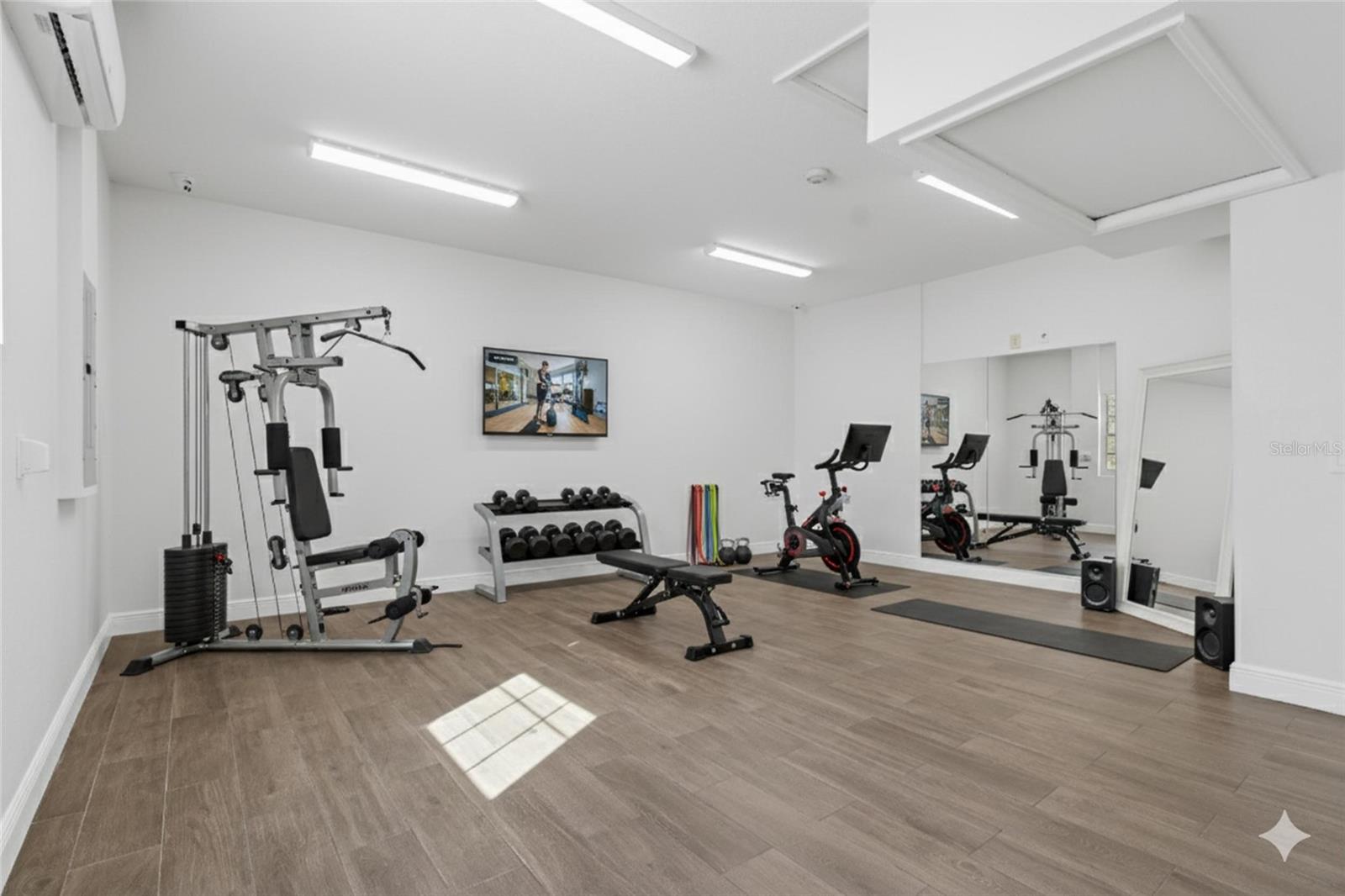 Image 19 of 50 For 810 Whatley Place