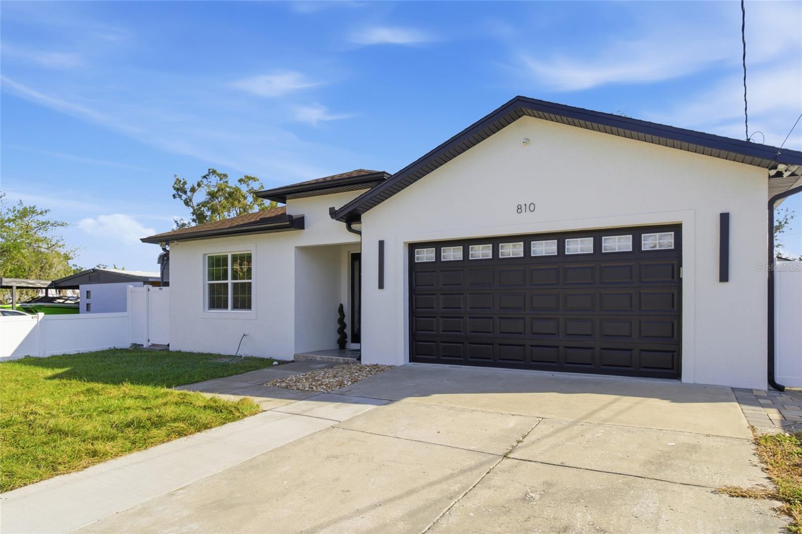 Image 2 of 50 For 810 Whatley Place