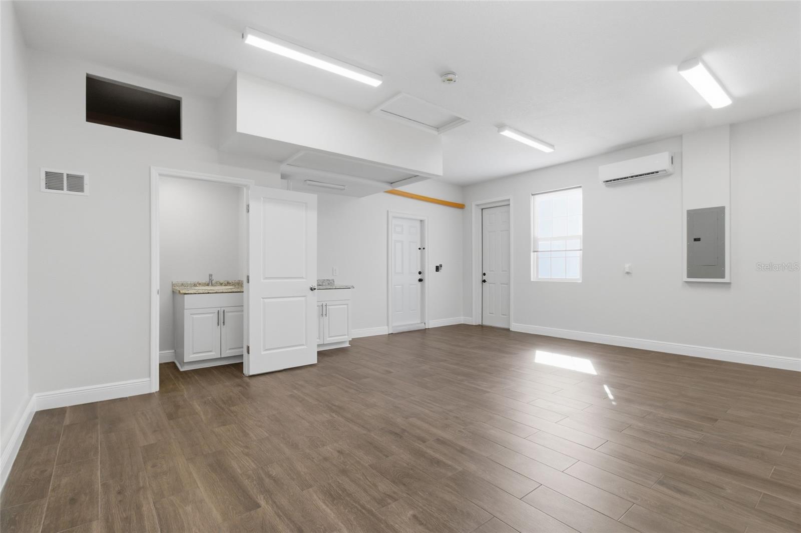 Image 22 of 50 For 810 Whatley Place