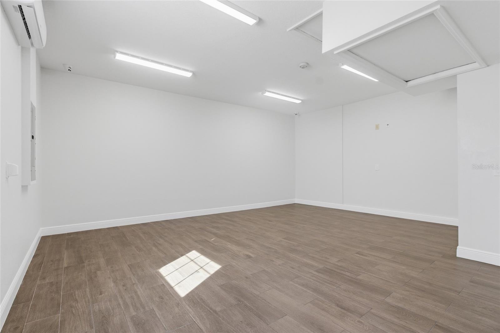 Image 24 of 50 For 810 Whatley Place