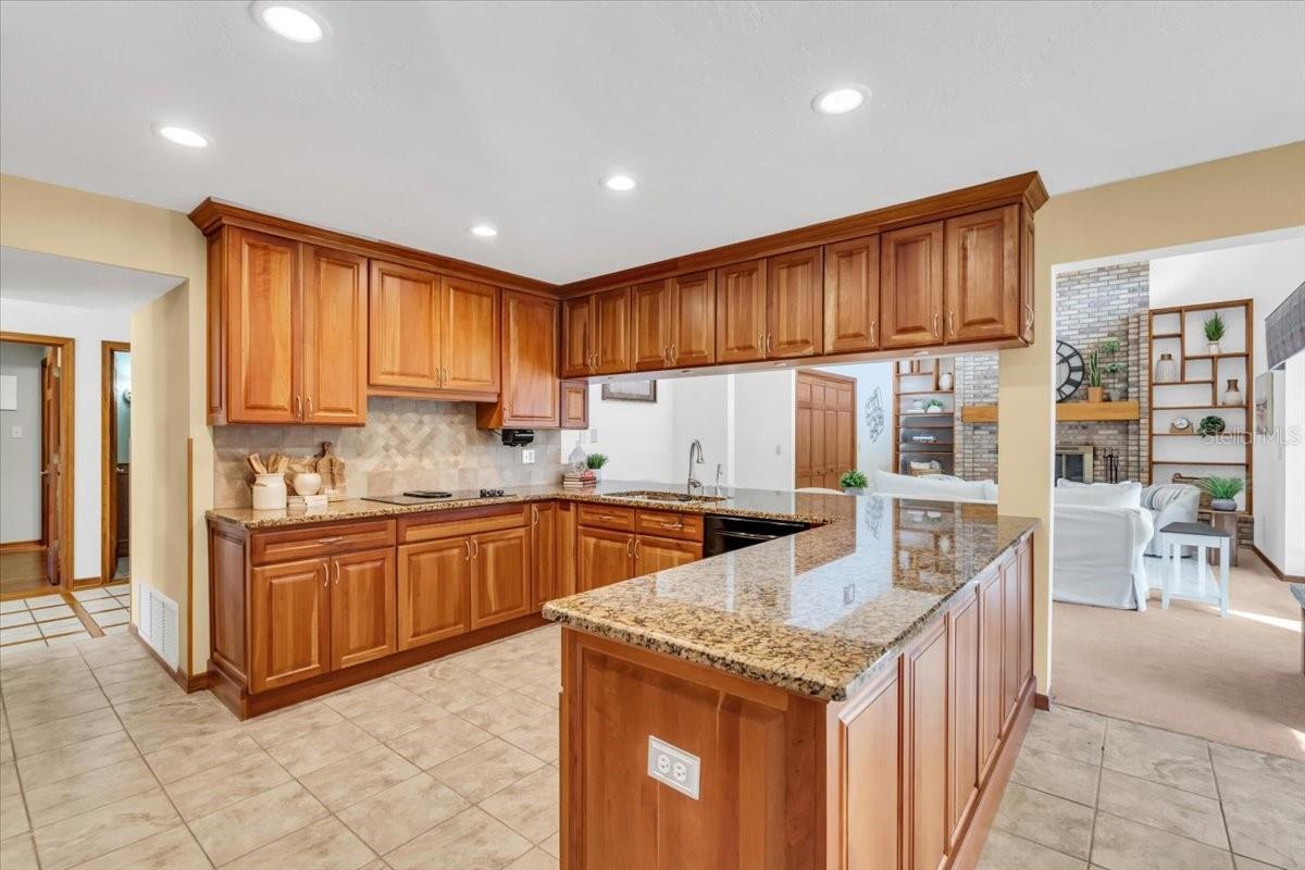 Image 39 of 48 For 2383 Landings Circle