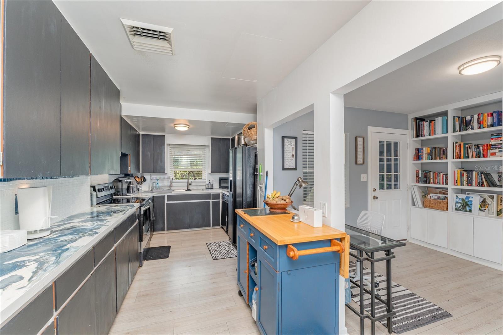 Image 10 of 33 For 710 Delmar Street