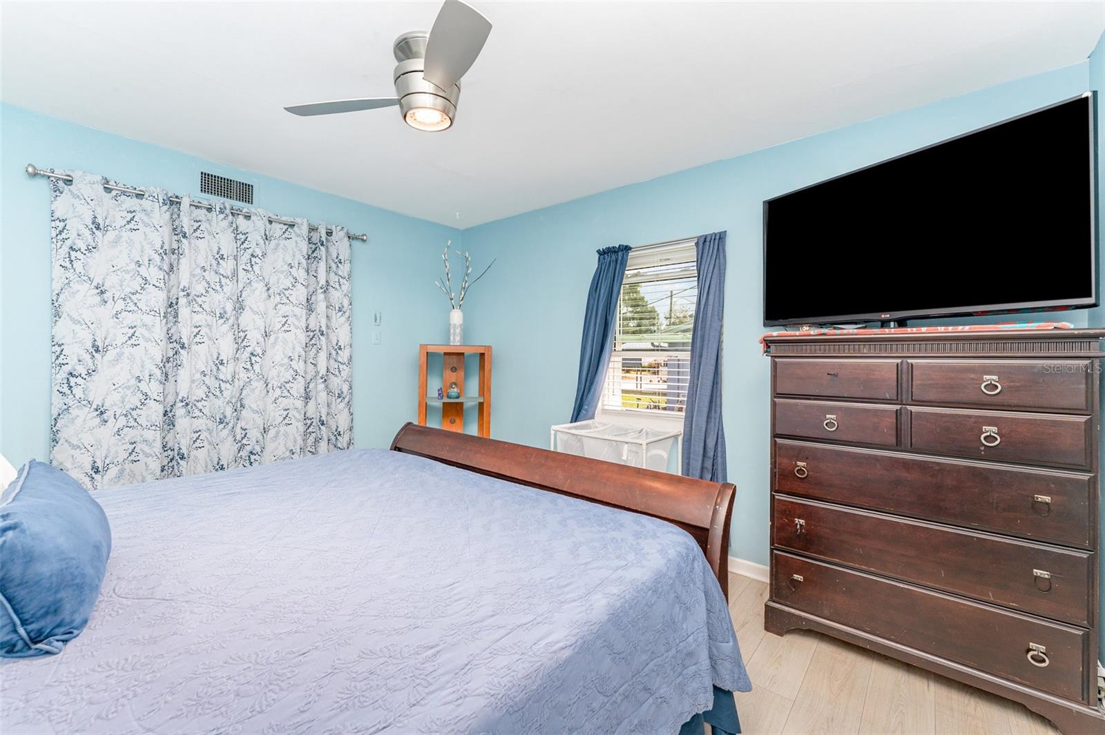 Image 14 of 33 For 710 Delmar Street