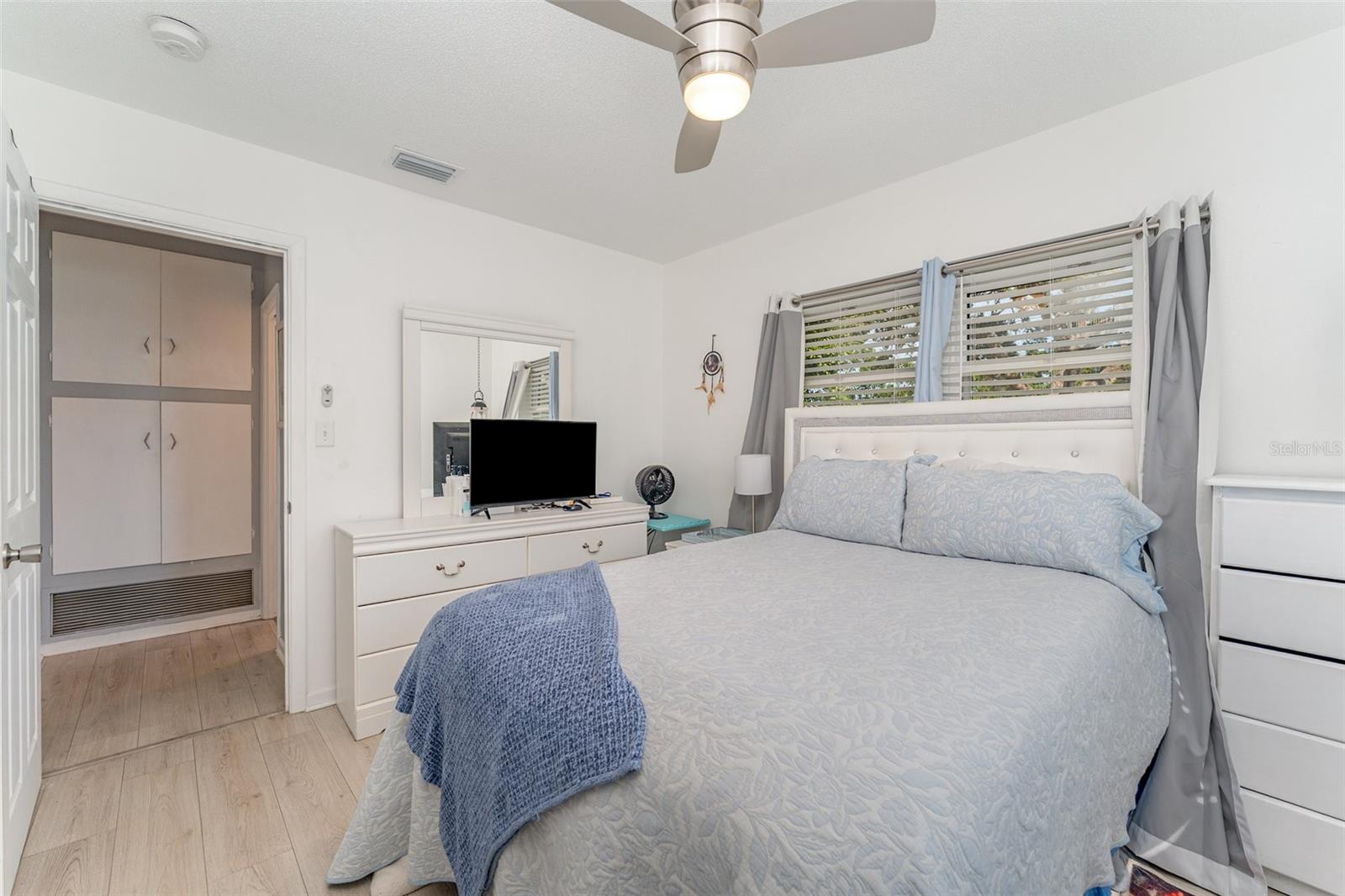 Image 19 of 33 For 710 Delmar Street