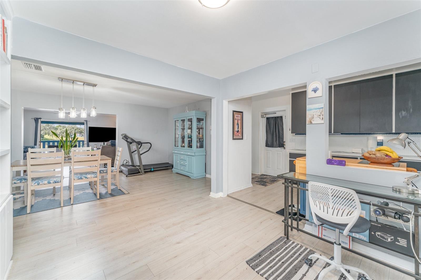 Image 6 of 33 For 710 Delmar Street